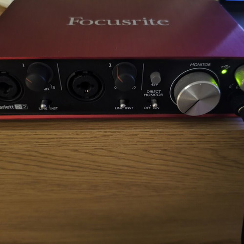 Focusrite Scarlett 2i2 2nd Generation Audio Interface like new