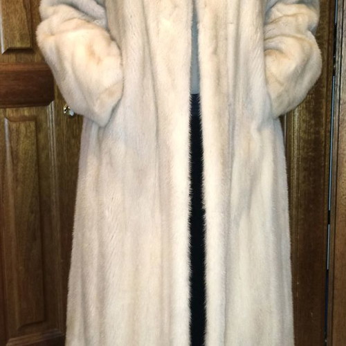 Whole mink fur like new, ecru color