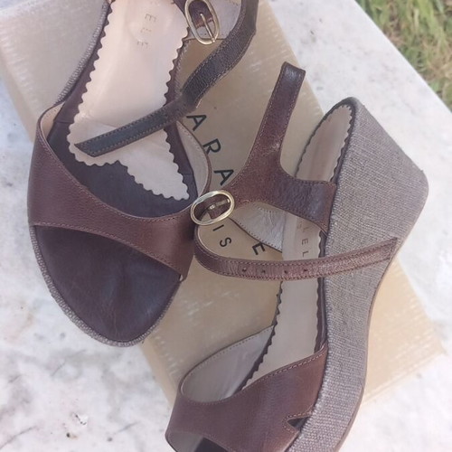 Parallele women's leather brown sandals shoes used