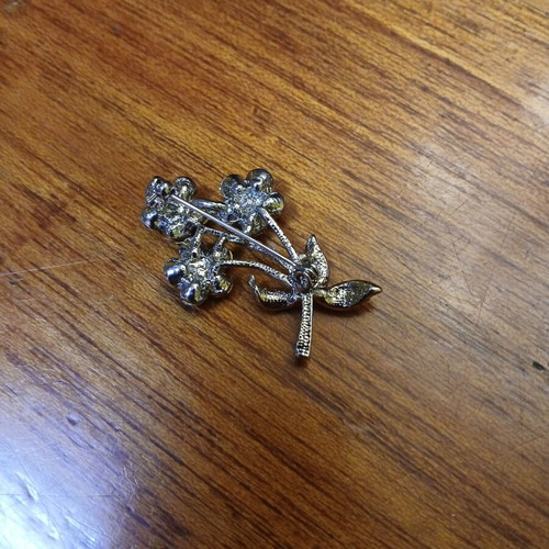 Flower brooch with rhinestones silver used
