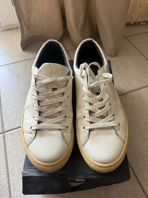 Tommy Hilfiger sneakers used, size 42, white