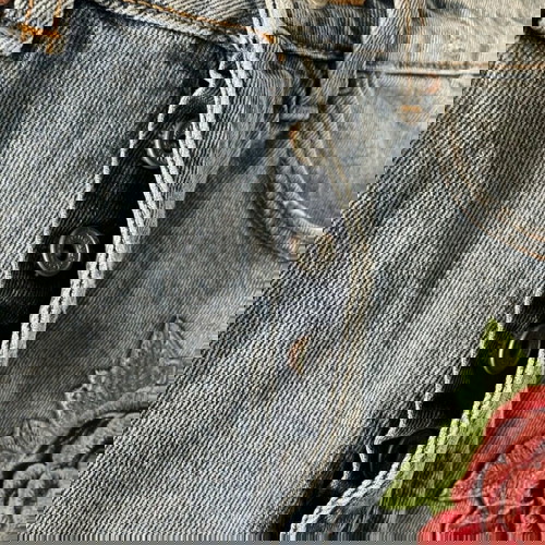 Zara Trafaluc σκισμένα μπλε τζιν σορτς με εφαρμογή ροζ και κουμπί, μέγεθος 8