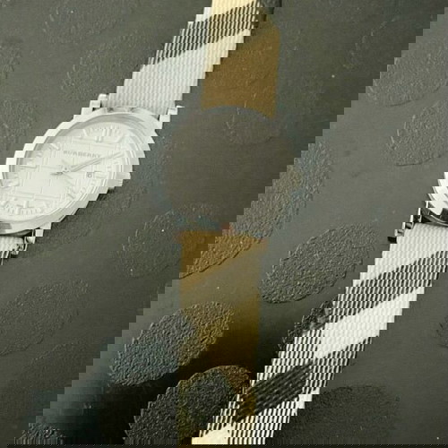 Ρολόι Burberry γυναικείο μεταχειρισμένο, μπεζ