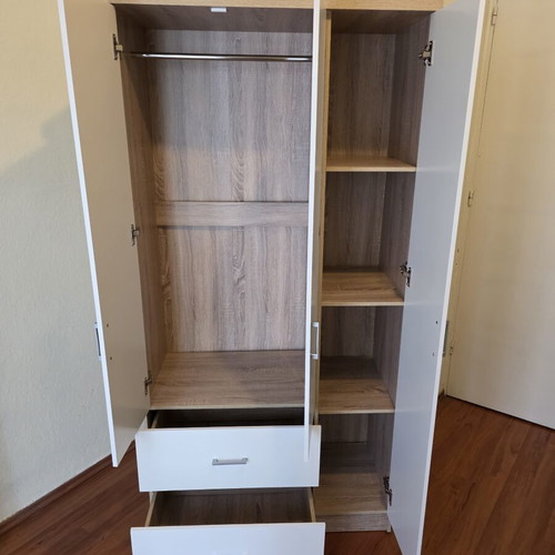 Wardrobe like new, three-door, 180x90x40 cm