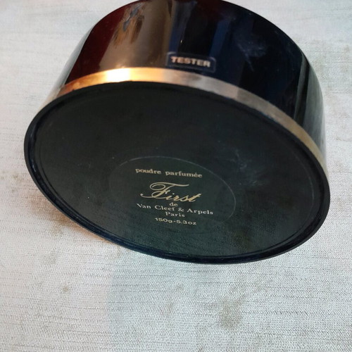 Van Cleef & Arpels First powder box used