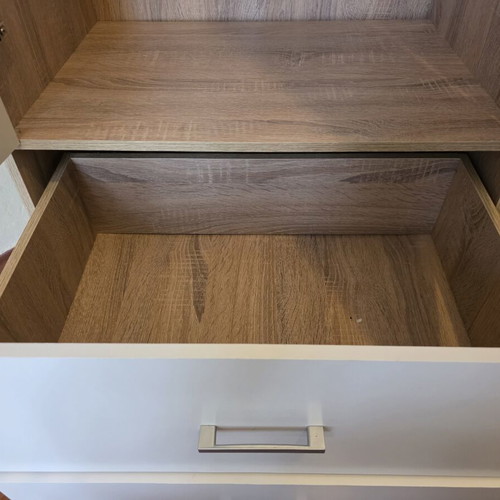Wardrobe like new, three-door, 180x90x40 cm