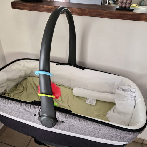 Inglesina Portbebe with Base like new
