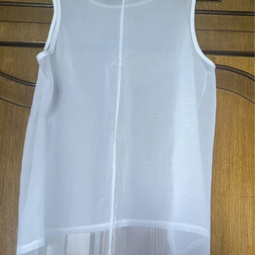 Shana sleeveless top white like new, size M