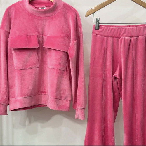 Velvet set with pockets on blouse and pants, new, pink, sizes 14 and 16