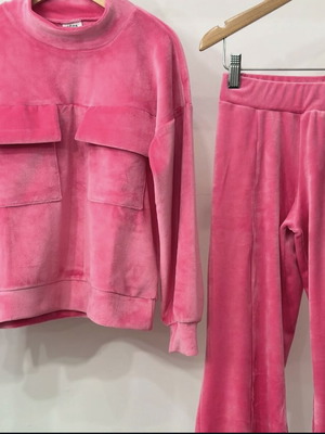 Velvet set with pockets on blouse and pants, new, pink, sizes 14 and 16