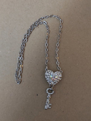 Necklace with strass heart and key used, silver color