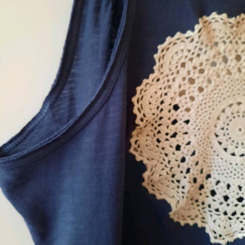 H&M women's blue top with gold detail and knitted motif, like new, size S