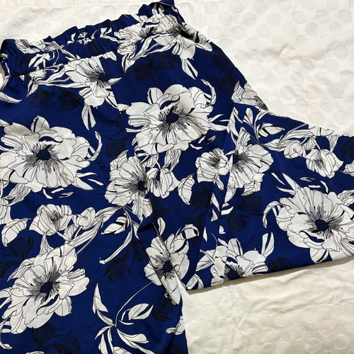 Zic Zac floral pants size M like new, dark blue and white