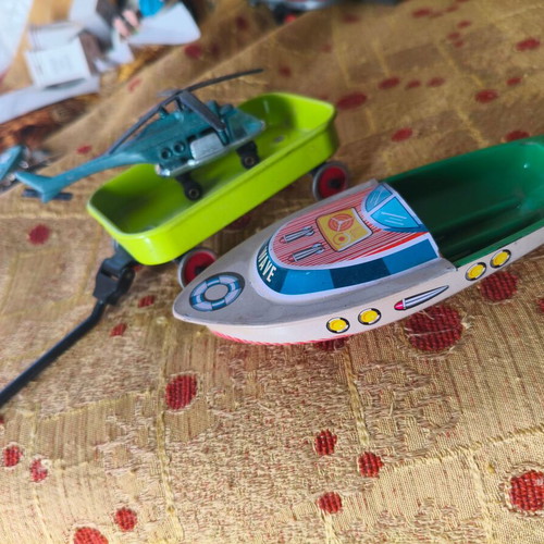 Tin toys used, pack