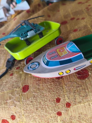 Tin toys used, pack