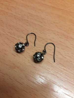 Earrings used with small stones hanging, pair