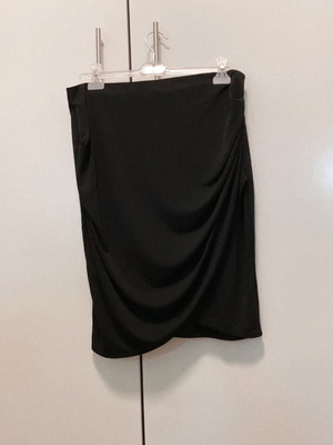 H&M skirt new, large, black with draped design