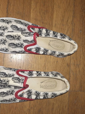 BucketFeet sneakers hand-painted pineapple design like new, size 38, white and red