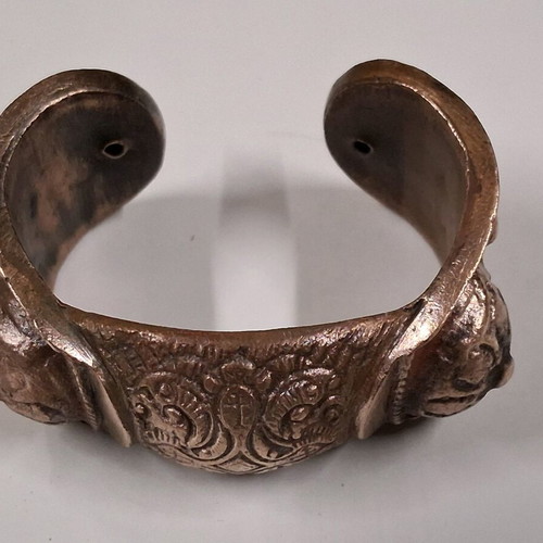 Engagement bracelet used, old bronze