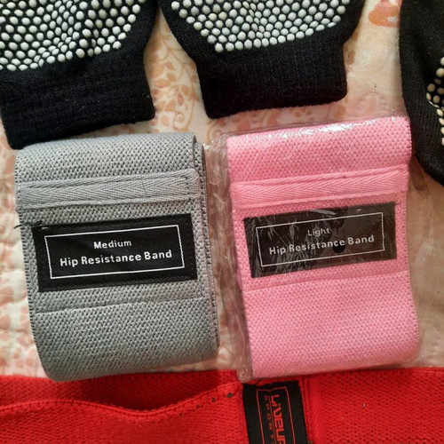 Fitness accessories like new, set with resistance bands, gloves and more