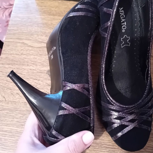 Women's black velvet shoes used with shiny details Migato size 38