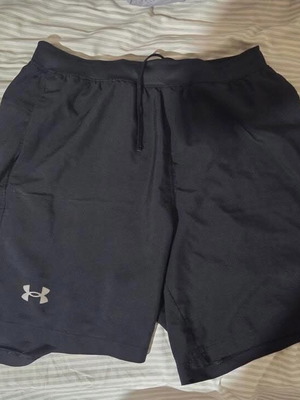 Σορτς αθλητικό Under Armour μεταχειρισμένο, μαύρο, μέγεθος M