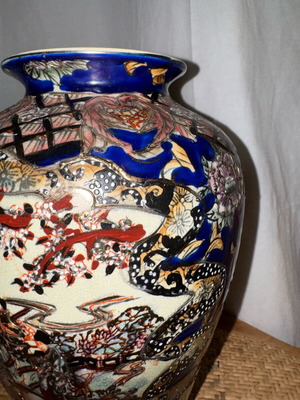 Large vase Chinese art 26cm like new