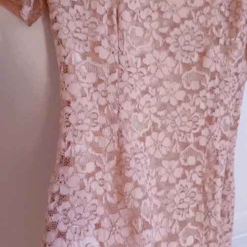 Lace dress in soft salmon color like new, size L