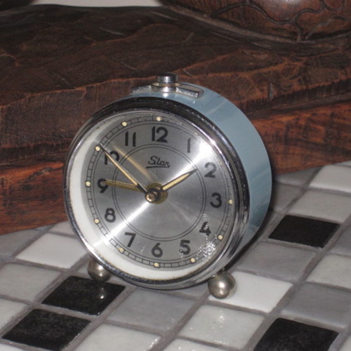 Star wind-up alarm clock used, metal, analog tabletop