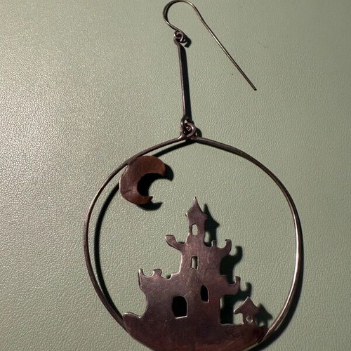 Handmade castle earring like new, silver and gold colors