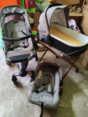 3-in-1 baby stroller with bassinet, car seat and accessories