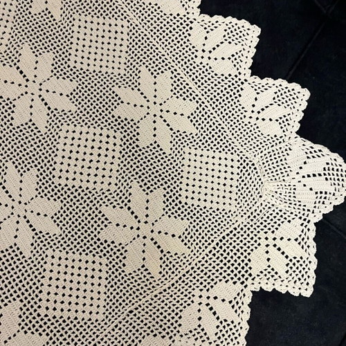 Handmade crochet table runner pattern like new (82x82)
