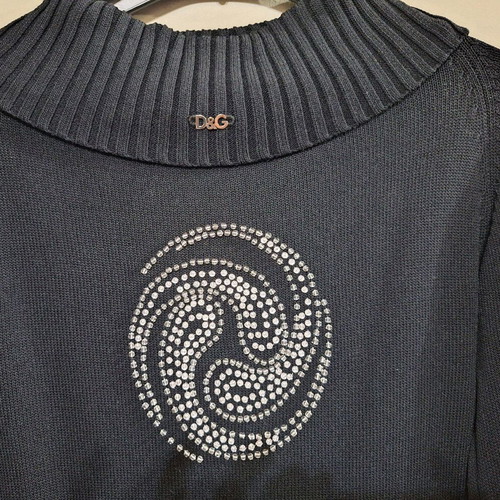 Dolce and Gabbana elastic synthetic black pullover like new, size Medium Large