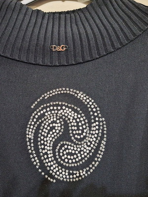 Dolce and Gabbana elastic synthetic black pullover like new, size Medium Large