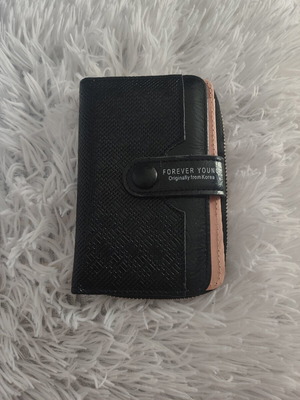 Wallet like new, ideal size, black