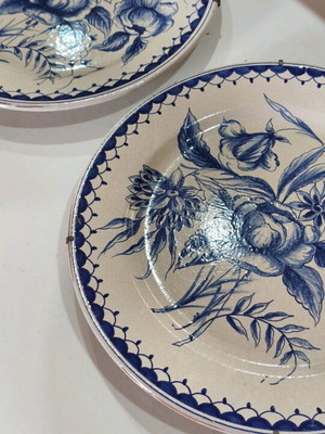 Decorative plates like new, pack of 2, handmade with artist signature
