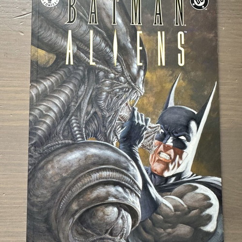 Batman/Aliens Book #2 like new