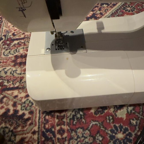 Lervia KH 4000 sewing machine with pedal, manual and box