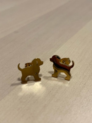 Stainless steel puppy earrings new, gold color
