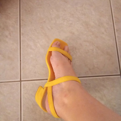Yellow suede sandals new, size 36, 6cm heel