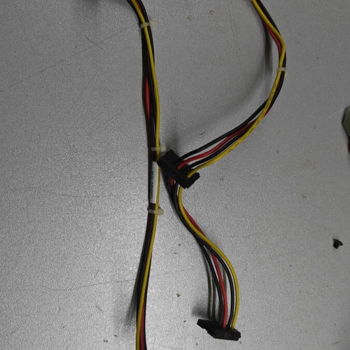 4pin cable to 3x SATA power used