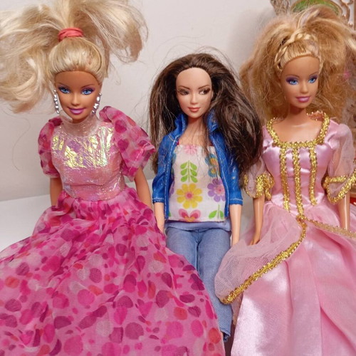 Barbie doll set of 3 used with clothes