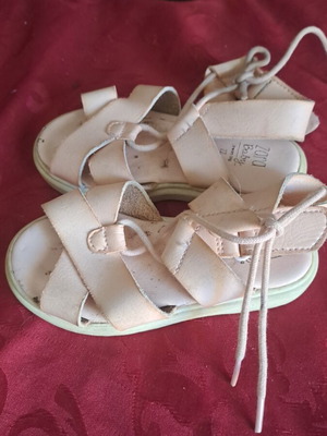 Zara νούμερο 22 μεταχειρισμένα πέδιλα για κορίτσι σε καλή κατάσταση