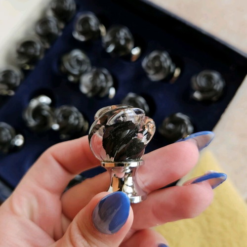 Murano glass wardrobe knobs pack of 20, like new, rose shape