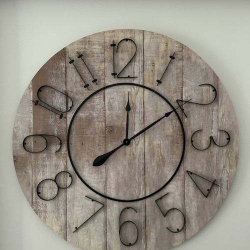 Large wooden wall clock 88 cm like new, analog battery operated