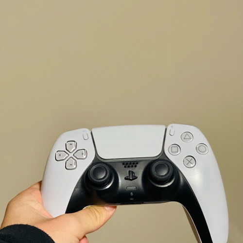 Playstation 5 Disc Edition като нов с контролер и 3 игри