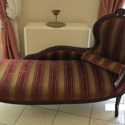 Recliner used with upholstery, dimensions 1.50 x 0.70