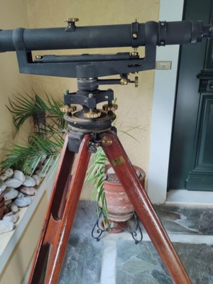 Topographic Surveying Instruments like new, 1936 set with tripod and plummet