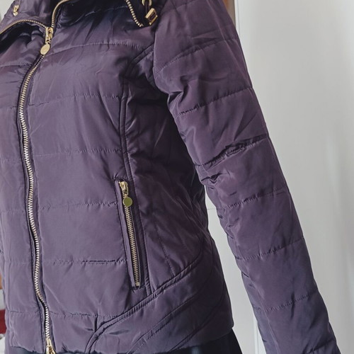 Zuiki women's short jacket size M like new, purple with gold zipper