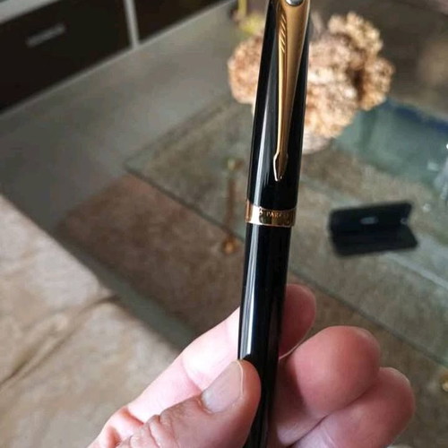 Parker Ellipse Thick Lacquer Fountain Pen 18K 750 Gold M Medium Nib New